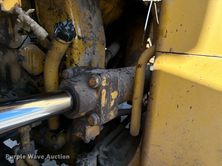 image for item DW2328 Komatsu WA600-1 wheel loader