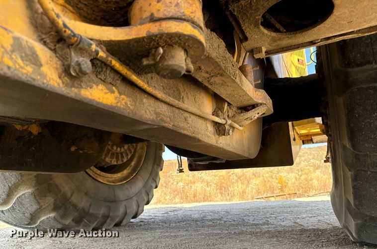 image for item DW2328 Komatsu WA600-1 wheel loader