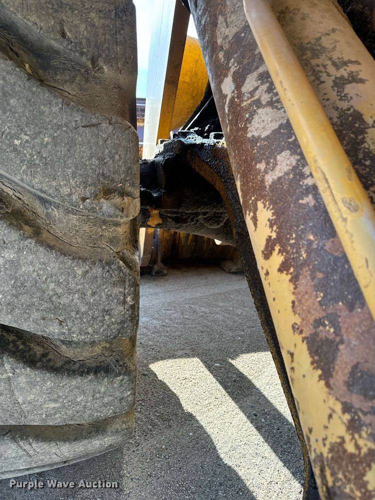 image for item DW2328 Komatsu WA600-1 wheel loader