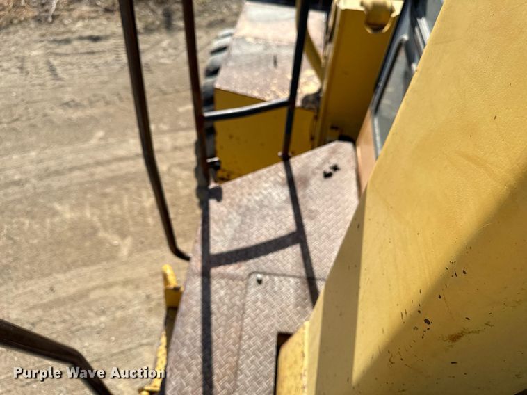 image for item DW2328 Komatsu WA600-1 wheel loader