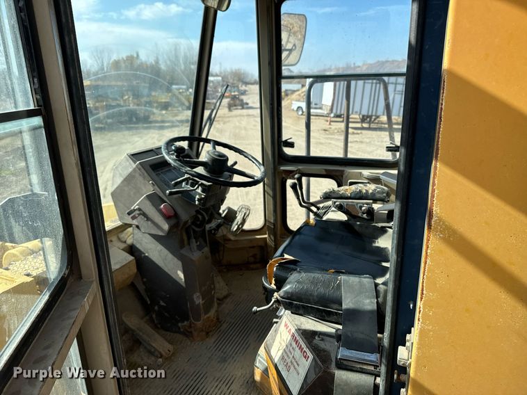 image for item DW2328 Komatsu WA600-1 wheel loader