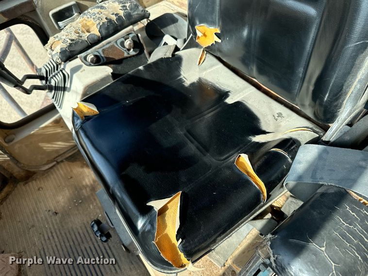 image for item DW2328 Komatsu WA600-1 wheel loader