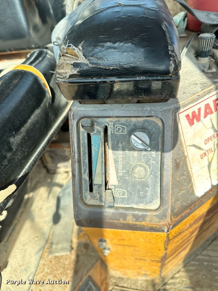 image for item DW2328 Komatsu WA600-1 wheel loader