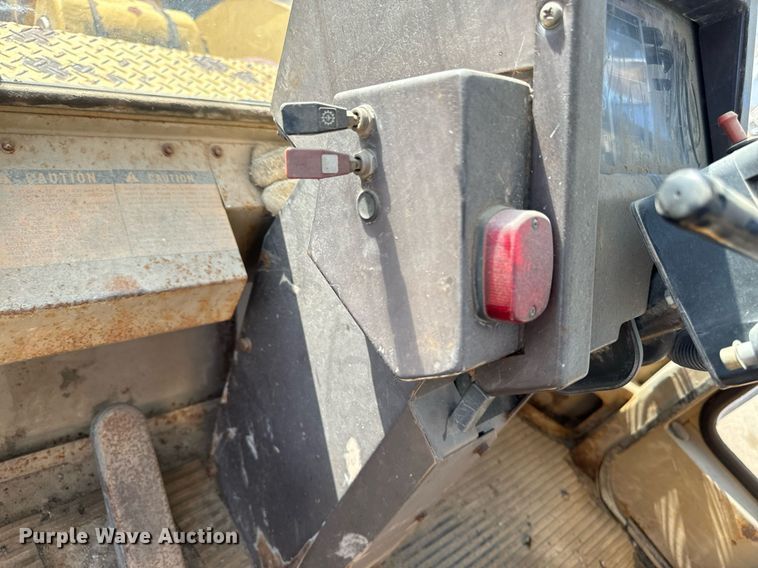 image for item DW2328 Komatsu WA600-1 wheel loader