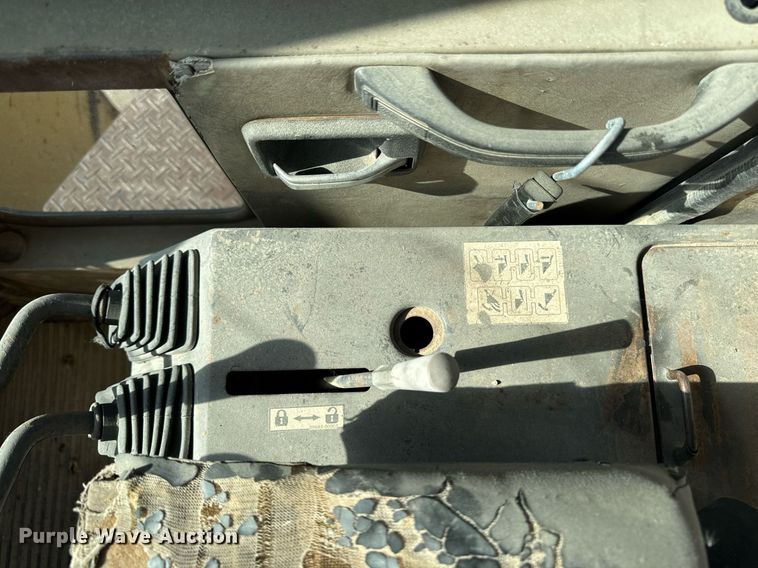 image for item DW2328 Komatsu WA600-1 wheel loader