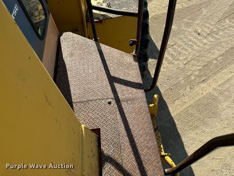 image for item DW2328 Komatsu WA600-1 wheel loader