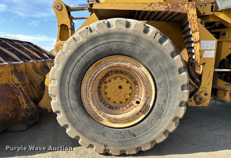 image for item DW2328 Komatsu WA600-1 wheel loader