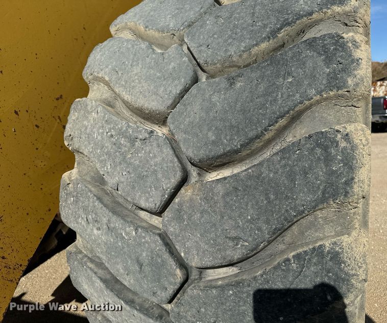 image for item DW2328 Komatsu WA600-1 wheel loader