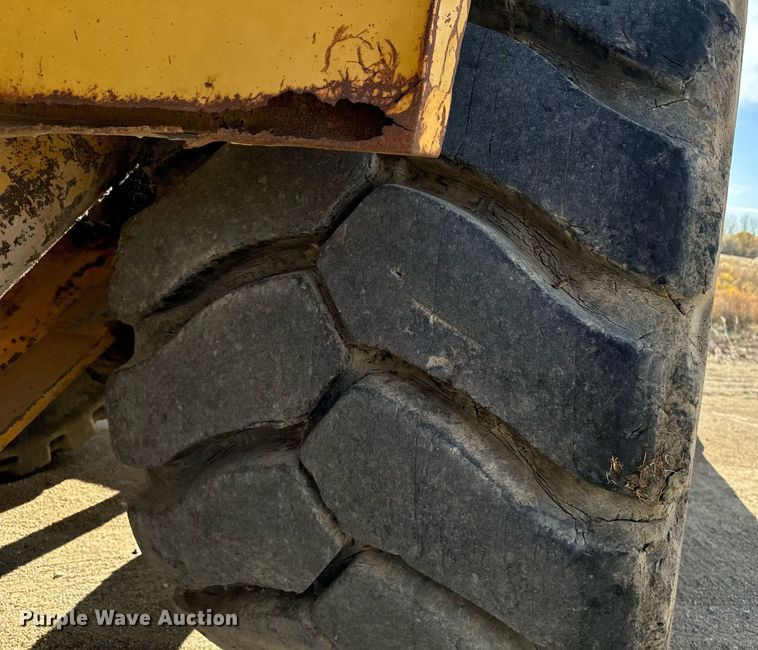image for item DW2328 Komatsu WA600-1 wheel loader