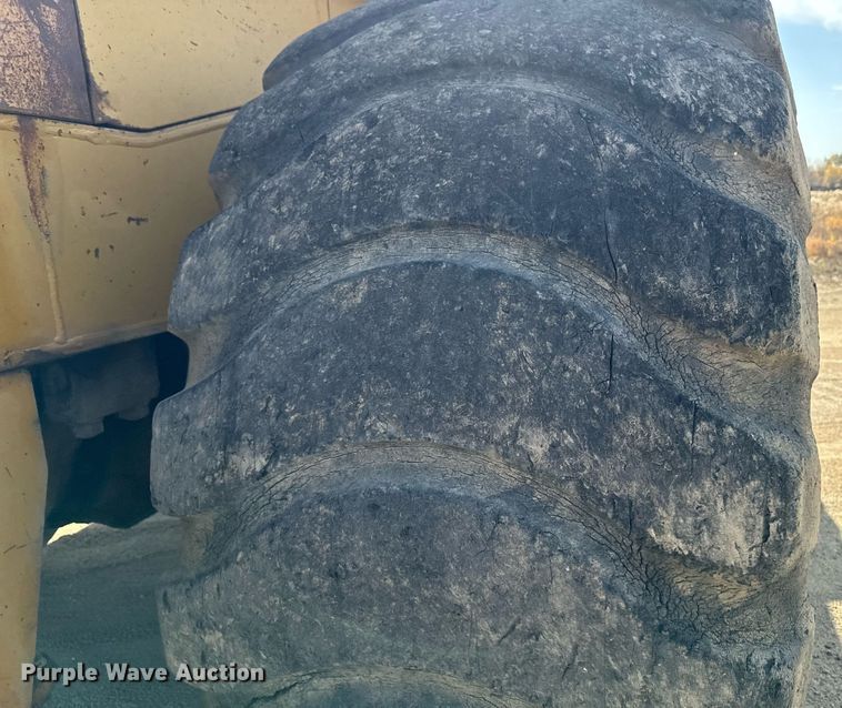 image for item DW2328 Komatsu WA600-1 wheel loader