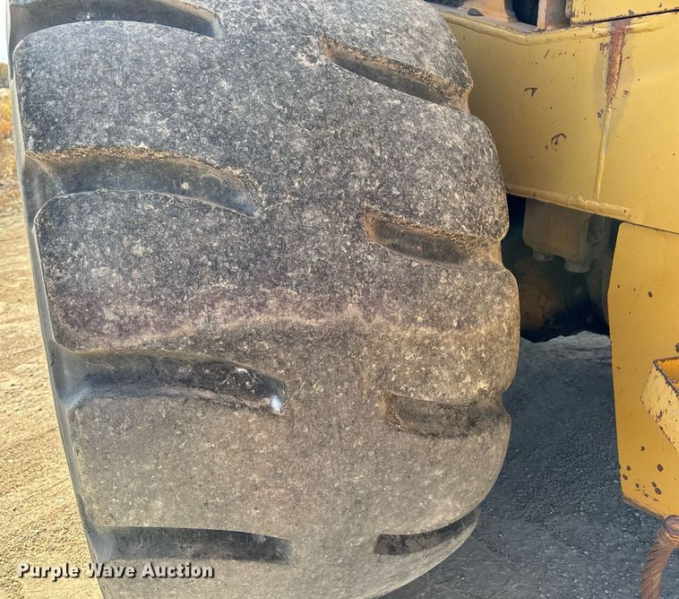 image for item DW2328 Komatsu WA600-1 wheel loader