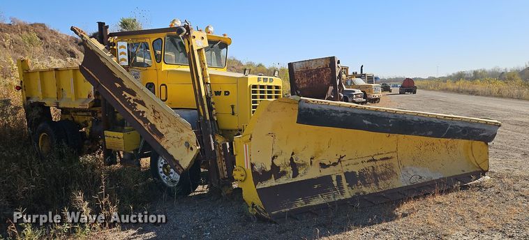 image for item DW2341 1981 FWD RB24-2381 dump truck