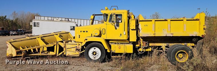 image for item DW2341 1981 FWD RB24-2381 dump truck