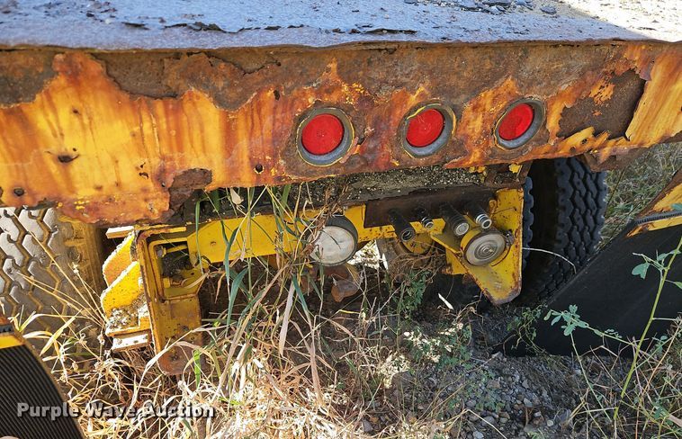 image for item DW2341 1981 FWD RB24-2381 dump truck