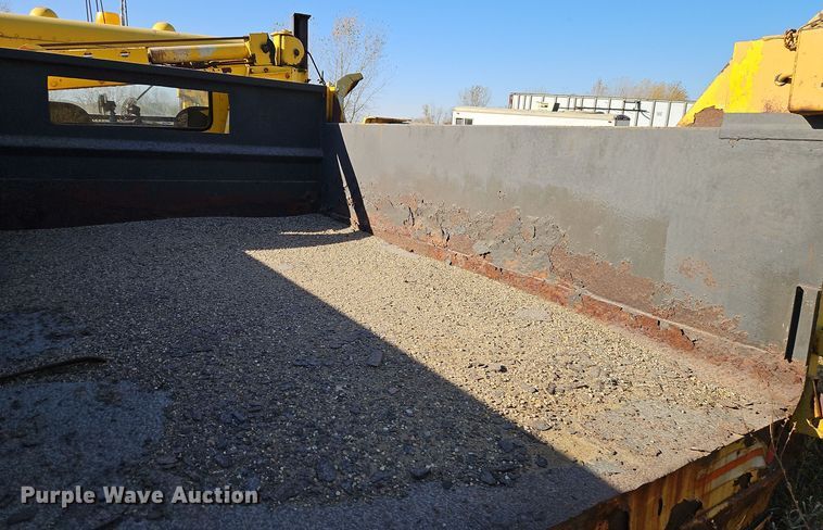 image for item DW2341 1981 FWD RB24-2381 dump truck