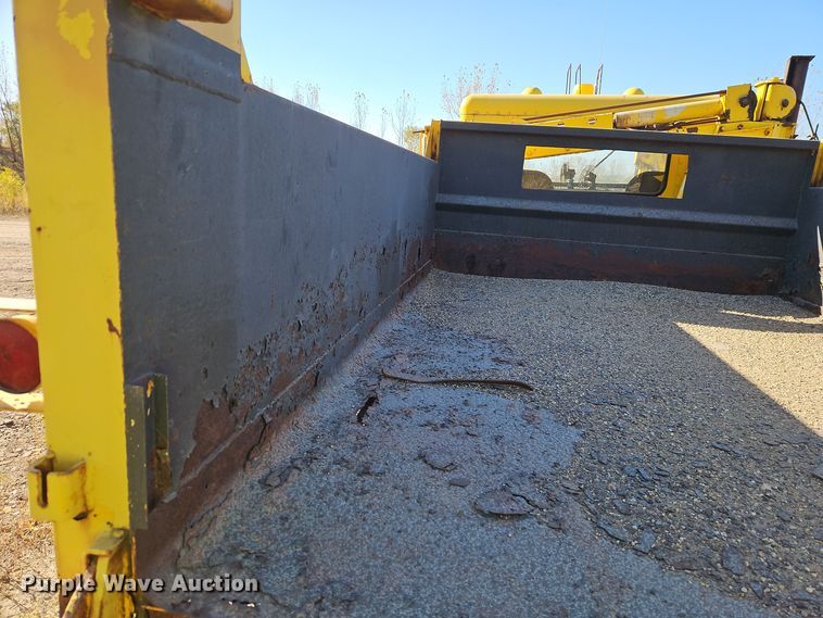 image for item DW2341 1981 FWD RB24-2381 dump truck