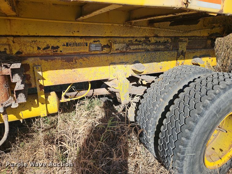 image for item DW2341 1981 FWD RB24-2381 dump truck