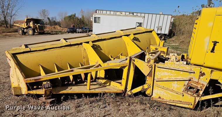 image for item DW2341 1981 FWD RB24-2381 dump truck