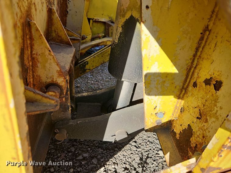 image for item DW2341 1981 FWD RB24-2381 dump truck