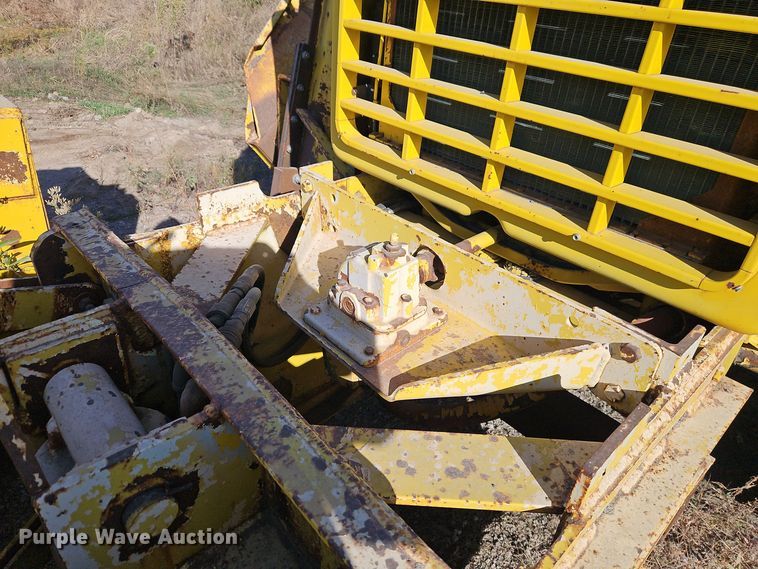 image for item DW2341 1981 FWD RB24-2381 dump truck