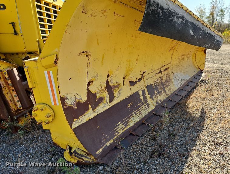 image for item DW2341 1981 FWD RB24-2381 dump truck