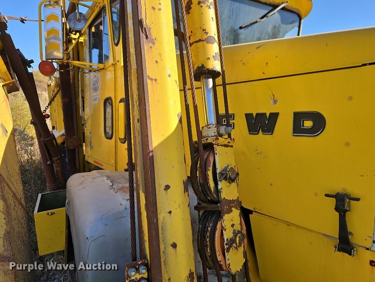 image for item DW2341 1981 FWD RB24-2381 dump truck