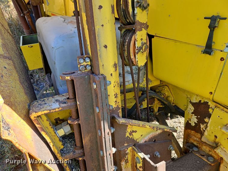 image for item DW2341 1981 FWD RB24-2381 dump truck