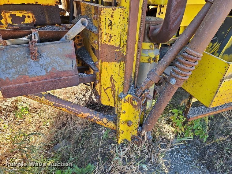 image for item DW2341 1981 FWD RB24-2381 dump truck