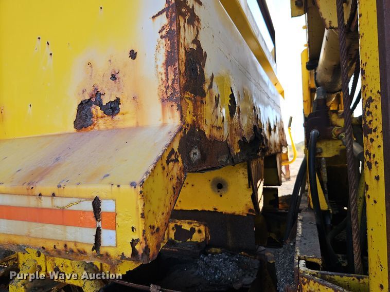 image for item DW2341 1981 FWD RB24-2381 dump truck