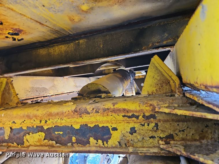 image for item DW2341 1981 FWD RB24-2381 dump truck