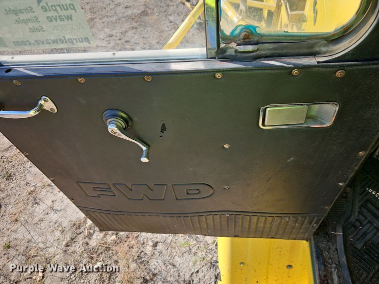 image for item DW2341 1981 FWD RB24-2381 dump truck
