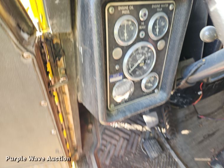 image for item DW2341 1981 FWD RB24-2381 dump truck