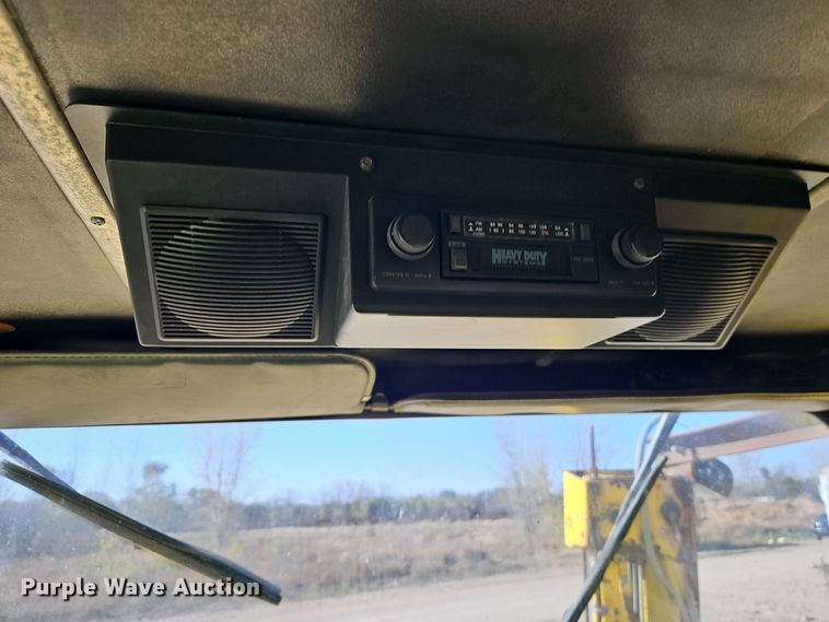 image for item DW2341 1981 FWD RB24-2381 dump truck