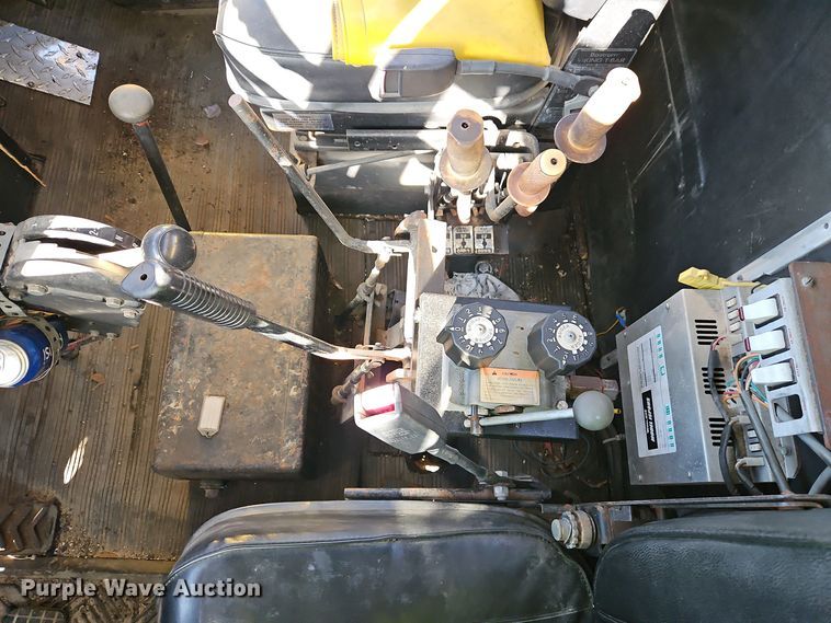 image for item DW2341 1981 FWD RB24-2381 dump truck