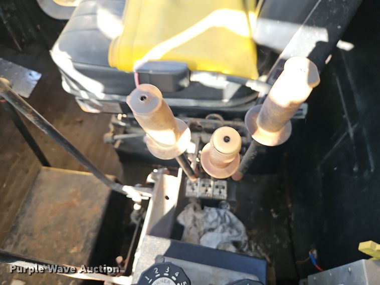 image for item DW2341 1981 FWD RB24-2381 dump truck