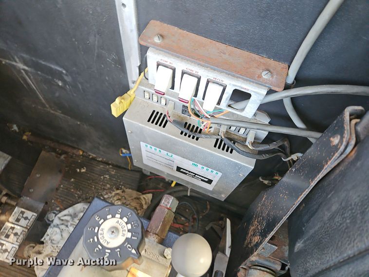 image for item DW2341 1981 FWD RB24-2381 dump truck