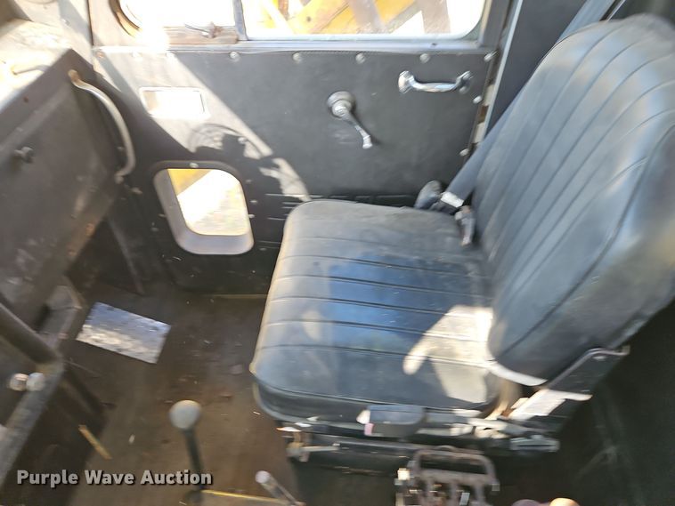 image for item DW2341 1981 FWD RB24-2381 dump truck