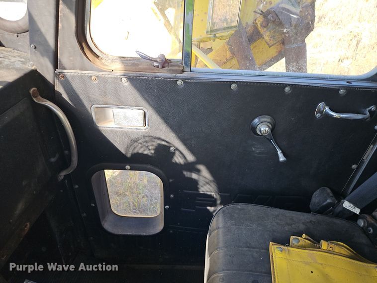 image for item DW2341 1981 FWD RB24-2381 dump truck