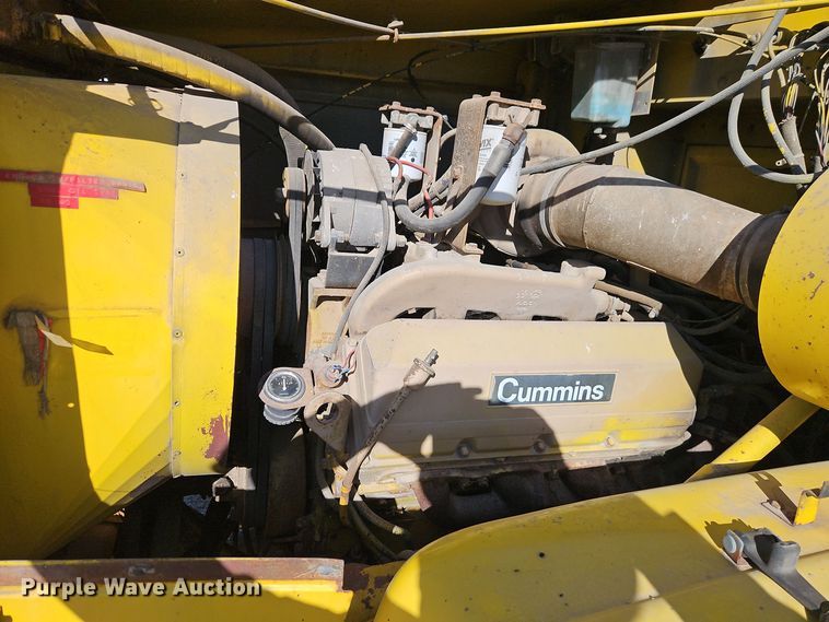 image for item DW2341 1981 FWD RB24-2381 dump truck