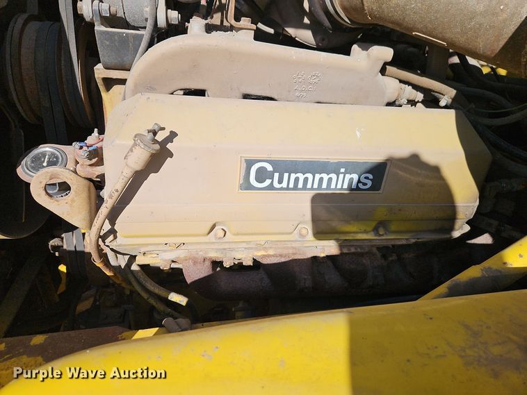 image for item DW2341 1981 FWD RB24-2381 dump truck