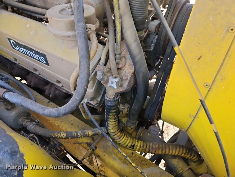 image for item DW2341 1981 FWD RB24-2381 dump truck