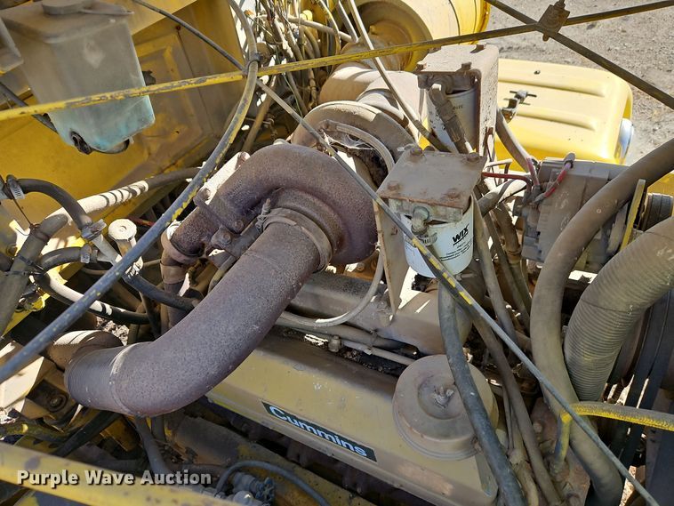 image for item DW2341 1981 FWD RB24-2381 dump truck