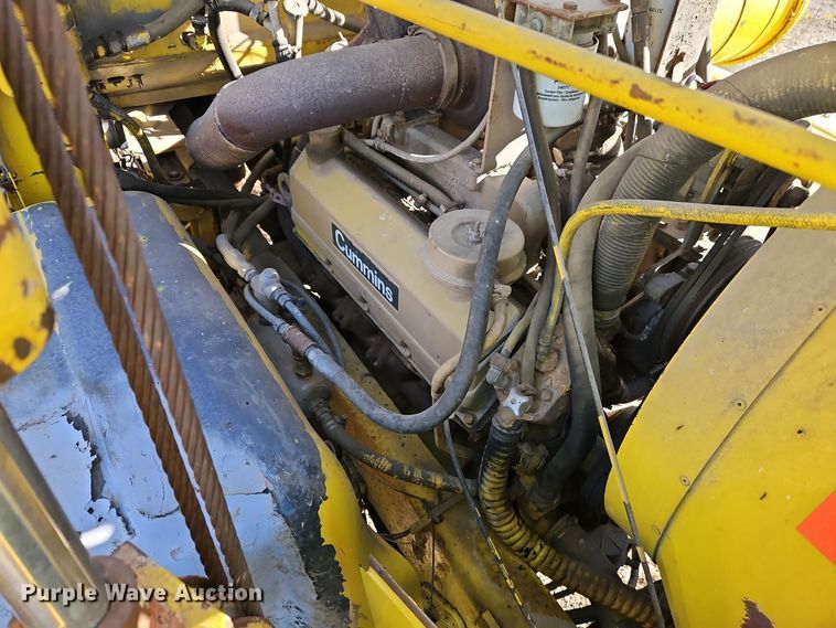 image for item DW2341 1981 FWD RB24-2381 dump truck