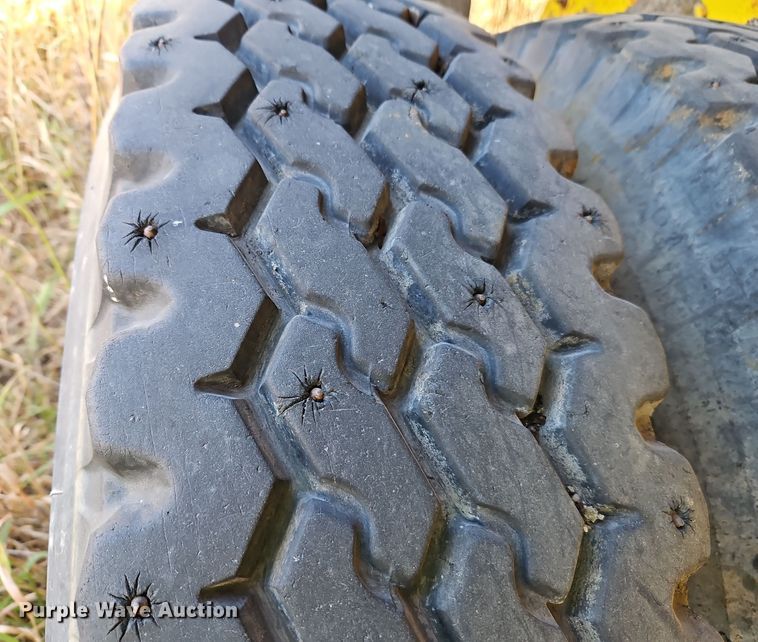 image for item DW2341 1981 FWD RB24-2381 dump truck