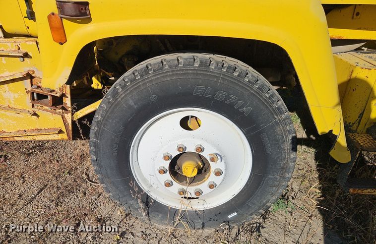 image for item DW2341 1981 FWD RB24-2381 dump truck