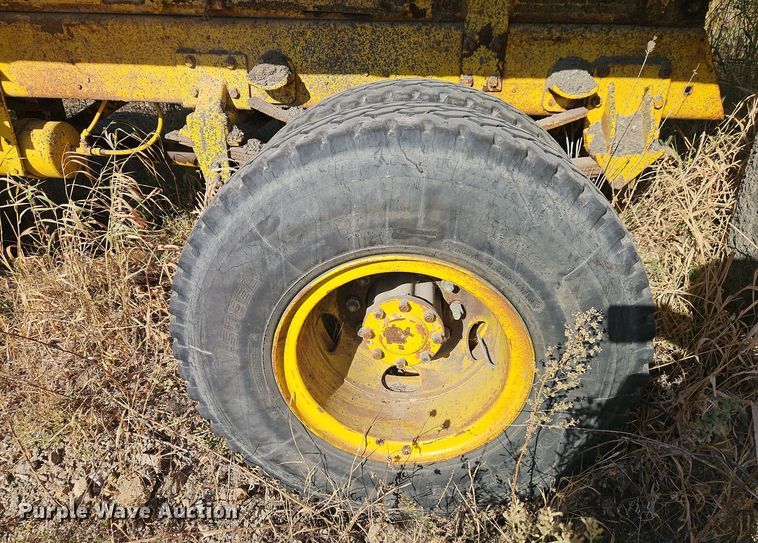image for item DW2341 1981 FWD RB24-2381 dump truck
