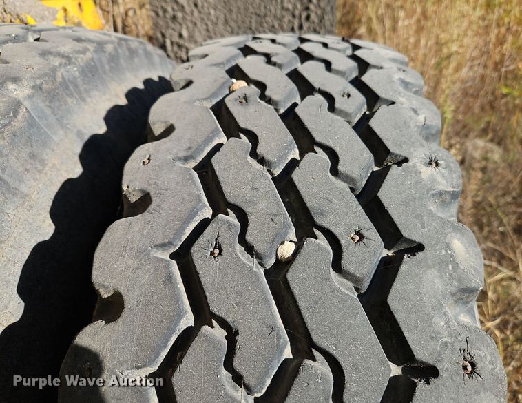 image for item DW2341 1981 FWD RB24-2381 dump truck