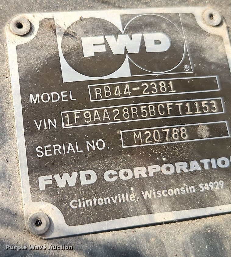 image for item DW2341 1981 FWD RB24-2381 dump truck