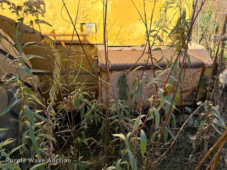 image for item DW2342 1987 Komatsu WA500-1 wheel loader