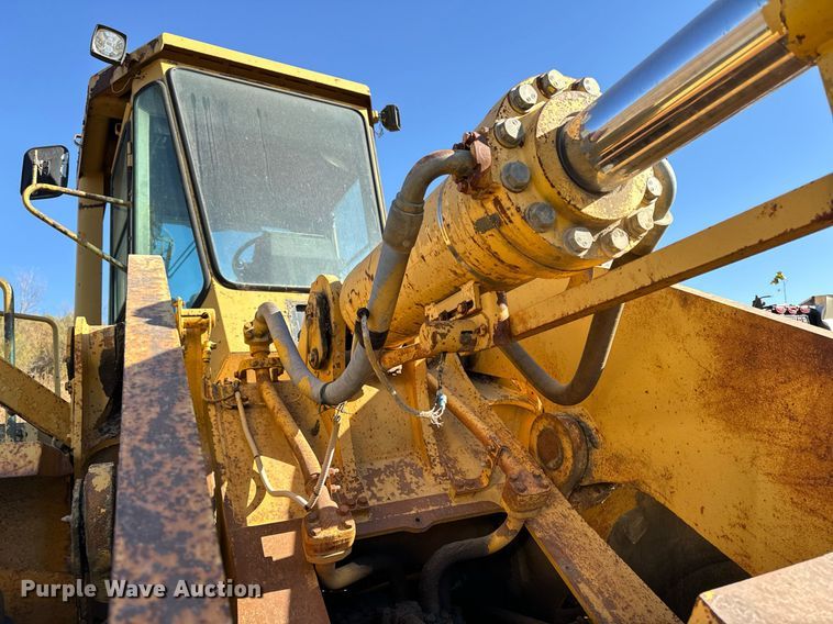 image for item DW2342 1987 Komatsu WA500-1 wheel loader